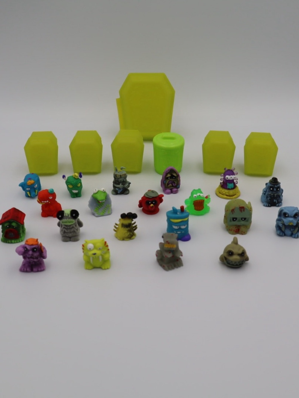 The Trash Pack Series lot of 22 Trashies Moose mini figures - Picture 4 of 10